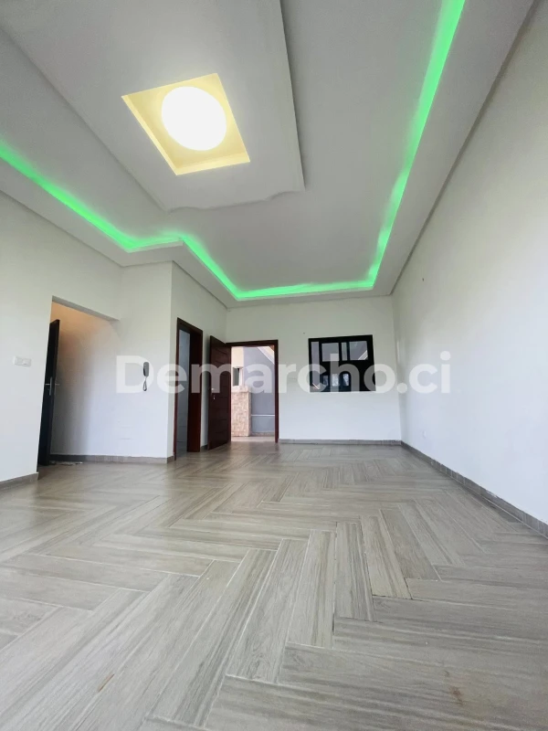 PENTHOUSE 2 PIÈCES À RIVIERA PALMERAIE : Appartement à louer à Cocody. Prix : 250 000 FCFA par mois. 1 Chambre; 2 Salles de bains.