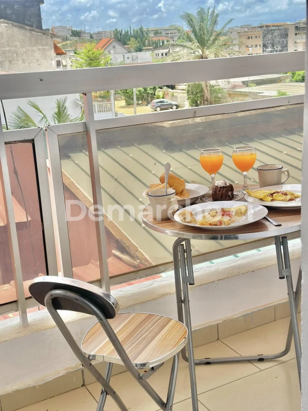 🎊PROMO RESIDENCE STUDIO MEUBLÉ : Studio à lcd à Cocody. Prix : 20 000 FCFA par nuitée. 1 Chambre; 1 Salle de bain.