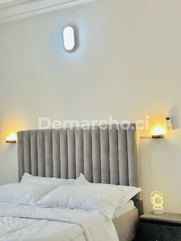 🎊PROMO RESIDENCE STUDIO MEUBLÉ : Studio à lcd à Cocody. Prix : 20 000 FCFA par nuitée. 1 Chambre; 1 Salle de bain.