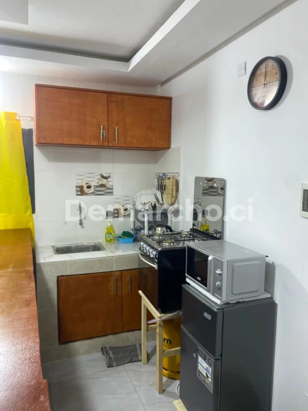 RÉSIDENCE MEUBLÉE 2 PCS HAUT STANDING À KOUMASSI : Appartement à lcd à Koumassi. Prix : 30 000 FCFA par jour. 1 Chambre; 2 Salles de bains.