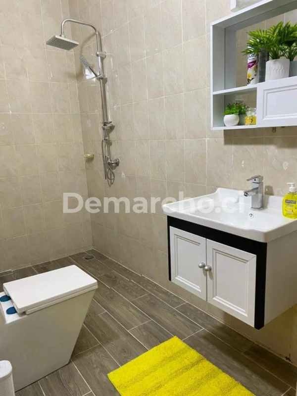 Résidence Meublée Haut Standing à Angré CGK : Appartement à lcd à Cocody. Prix : 30 000 FCFA par jour. 1 Chambre; 3 Salles de bains.