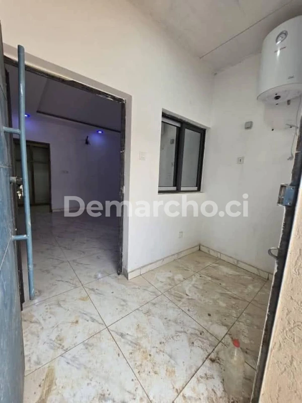 Villa basse 2 pièces haut standing : Villa à louer à Bingerville. Prix : 160 000 FCFA par mois. 1 Chambre; 2 Salles de bains.